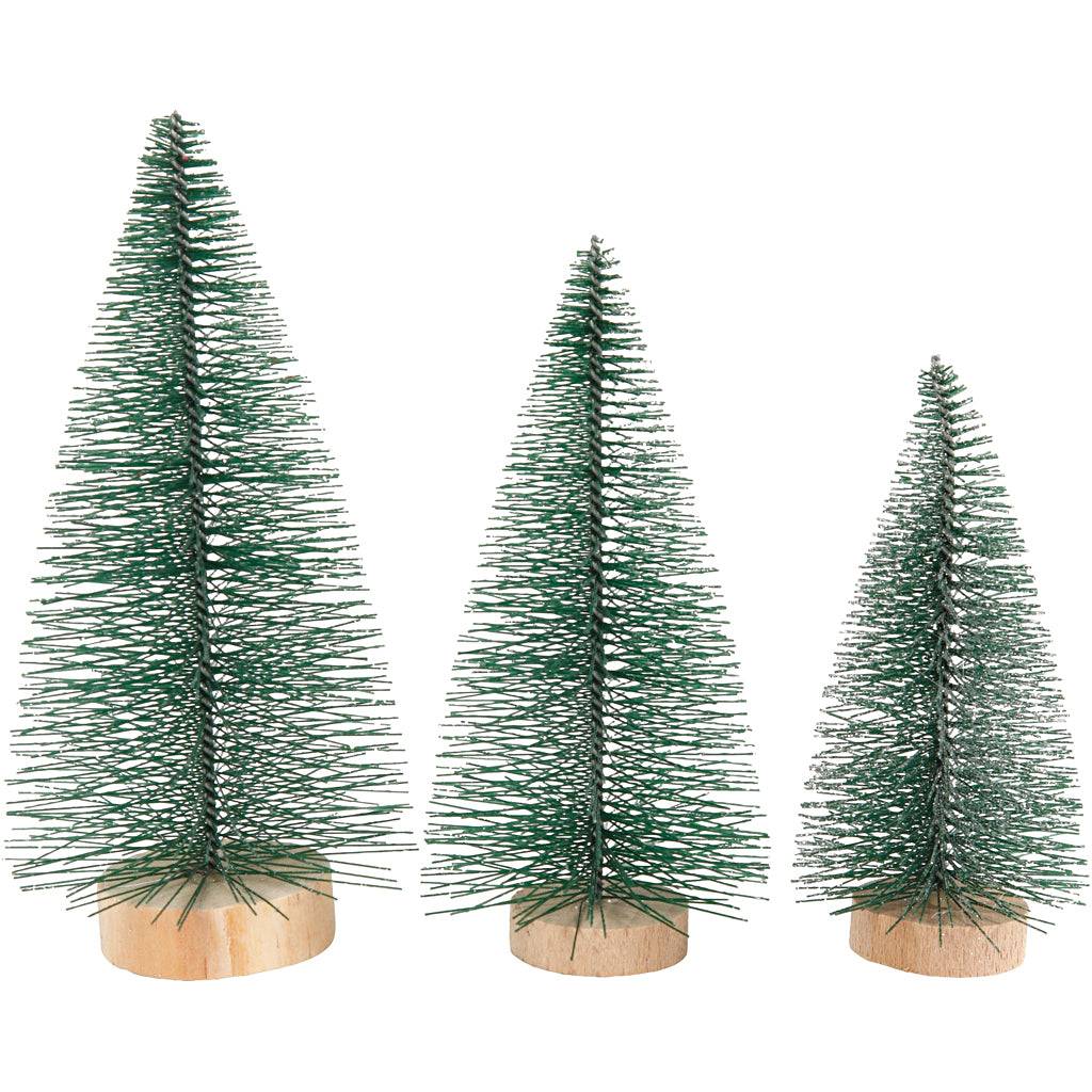 Drei kleine Wichtel Weihnachtsbäume aus Nylon-Borsten und Draht in verschiedenen Größen mit Holzständern für weihnachtliche Miniaturlandschaften