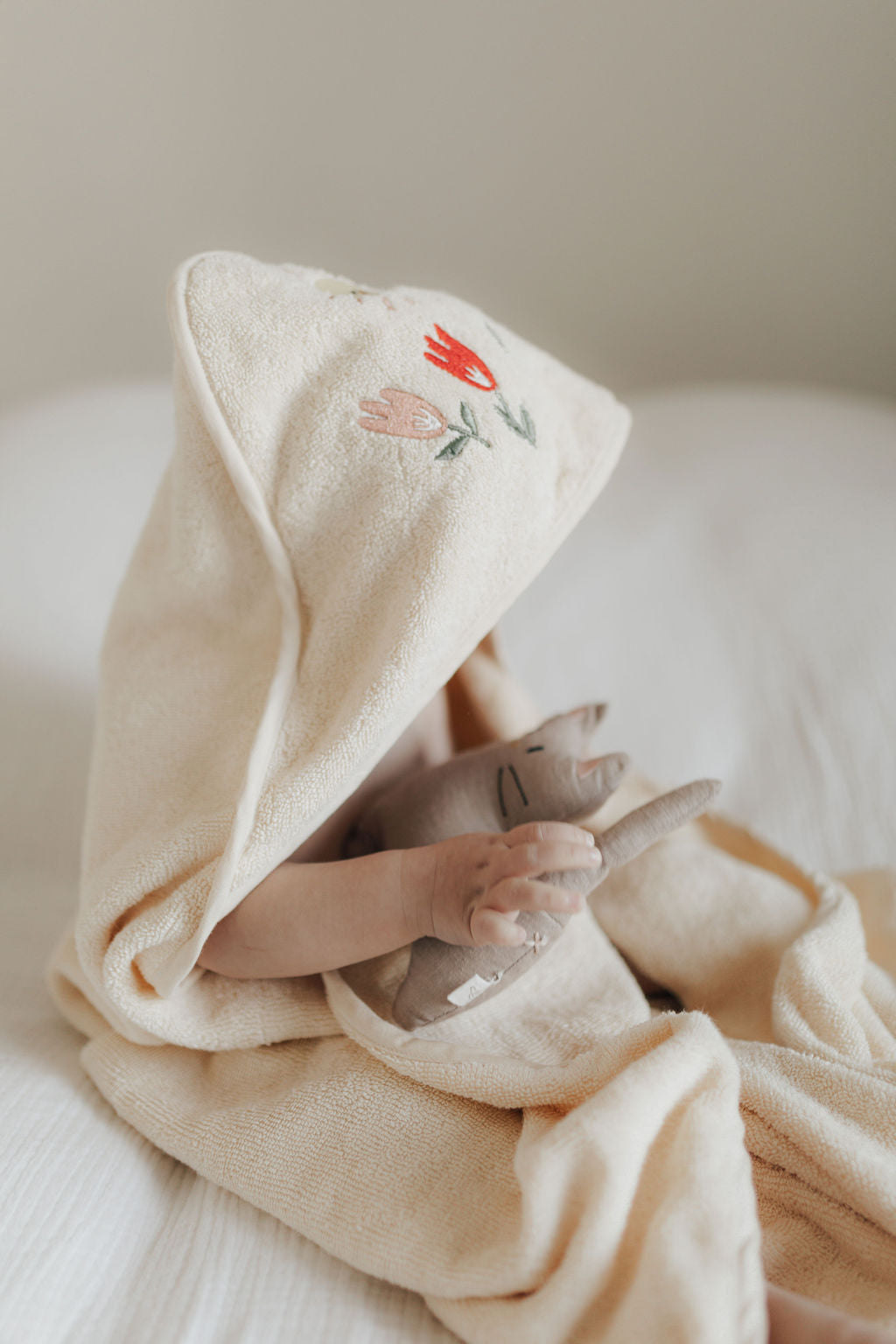Petal Baby Kapuzenhandtuch / Harmony