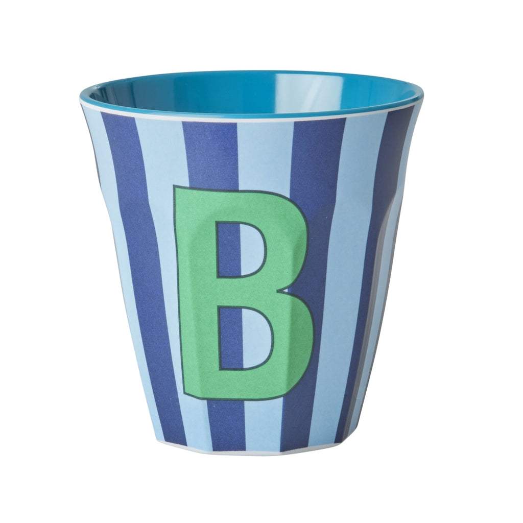 Buchstabenbecher B 250 ml Melaminbecher mit Buchstabenprint ideal für Getränke und Picknicks