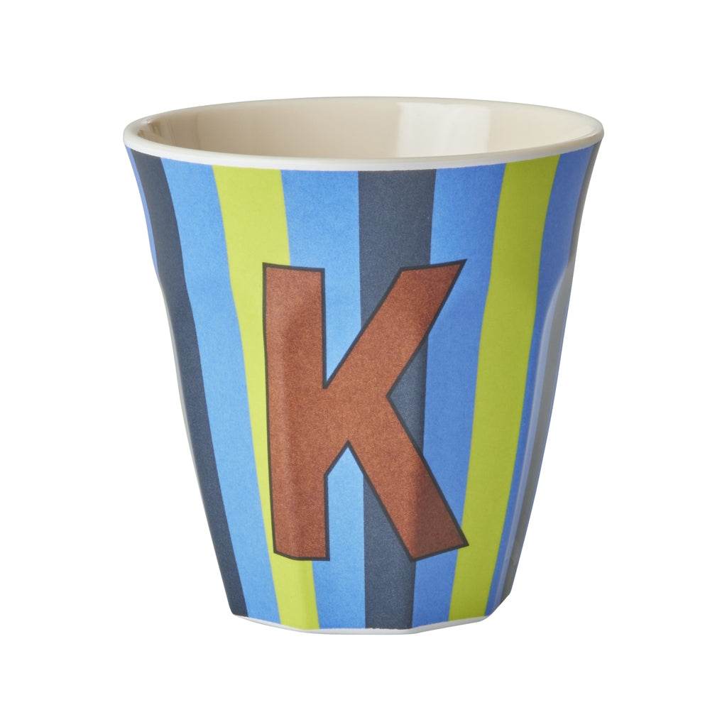 Buchstabenbecher K Melaminbecher 250 ml mit Buchstaben-Print und 9 cm Höhe