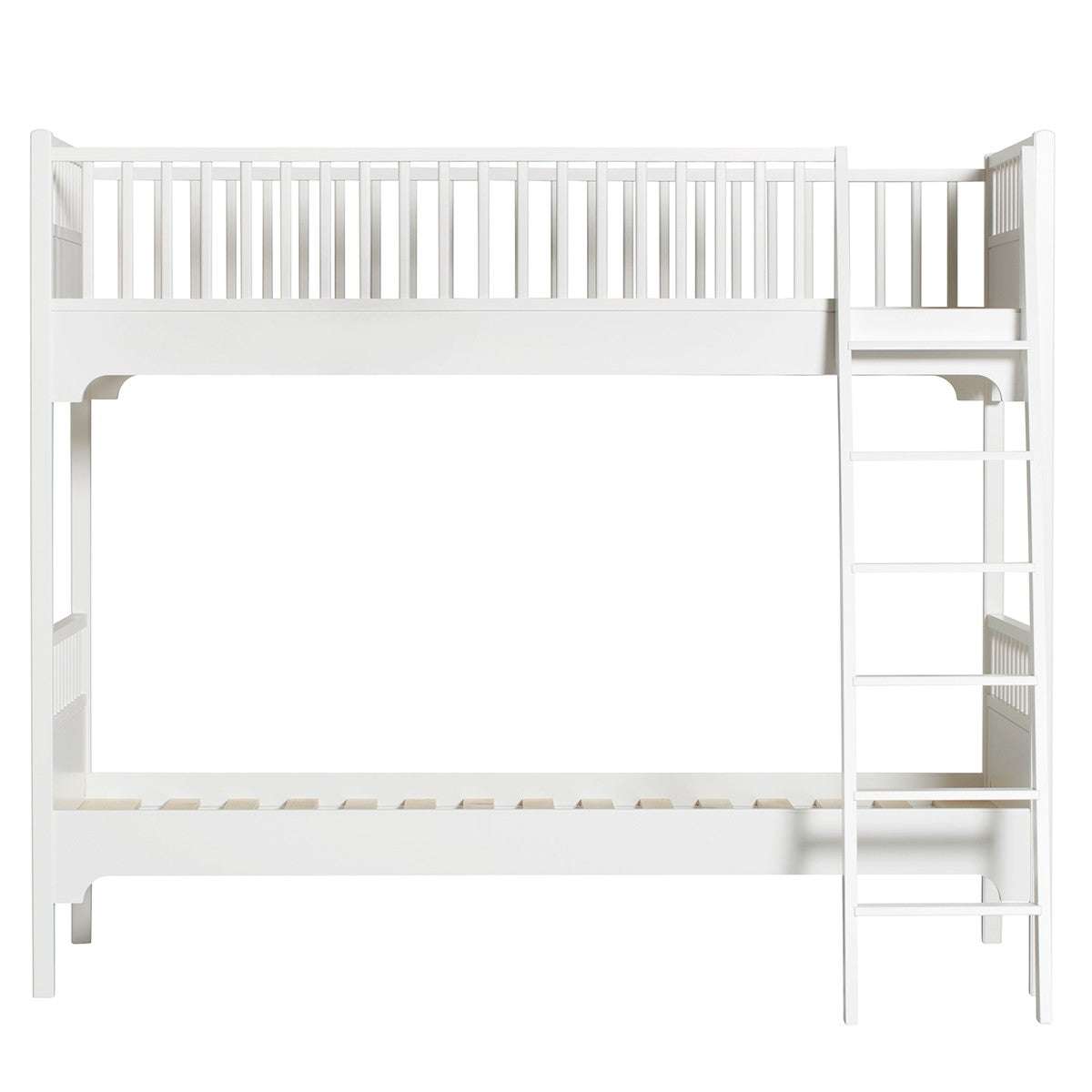 Seaside Etagenbett 90x200 mit schräger Leiter im skandinavischen Design