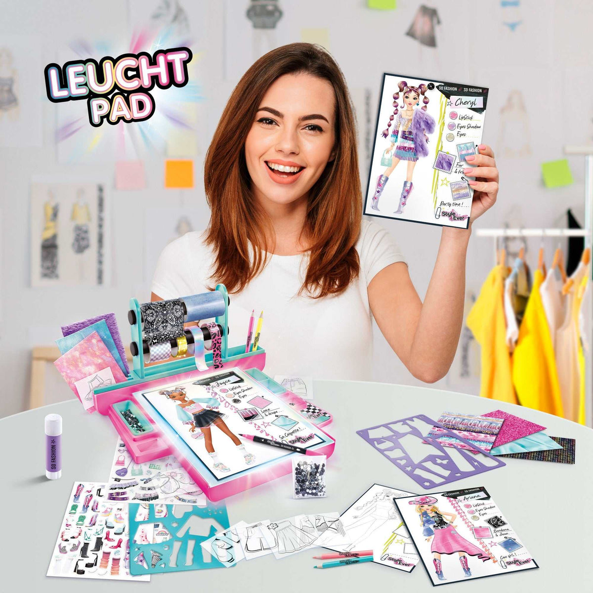 Fashion Designer Light-Up Studio