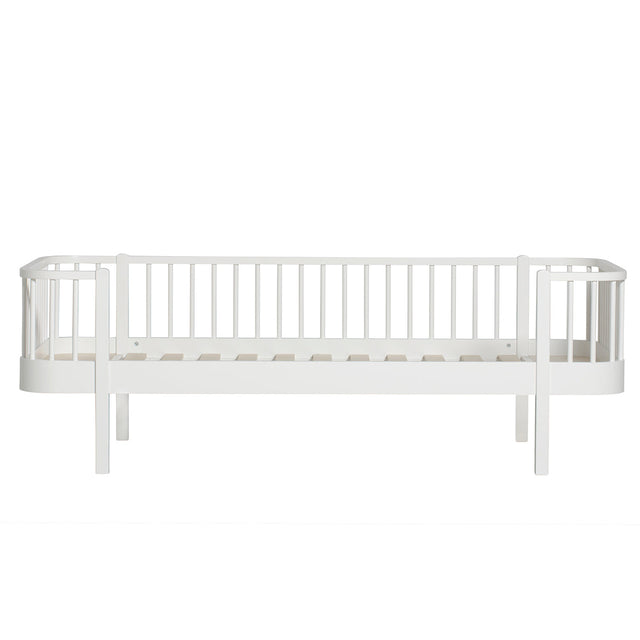 Wood Bettsofa 90x200 weiß aus nordischer Eiche im 50er Jahre Stil, als Sofa und Bett nutzbar