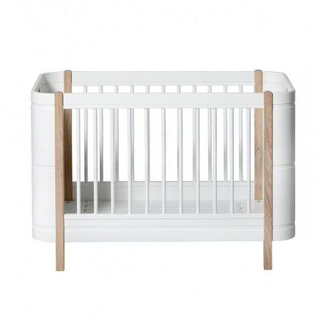Weißes Wood Mini+ Babybett aus Birke und Eiche, wandelbar zum Juniorbett, skandinavisches Design