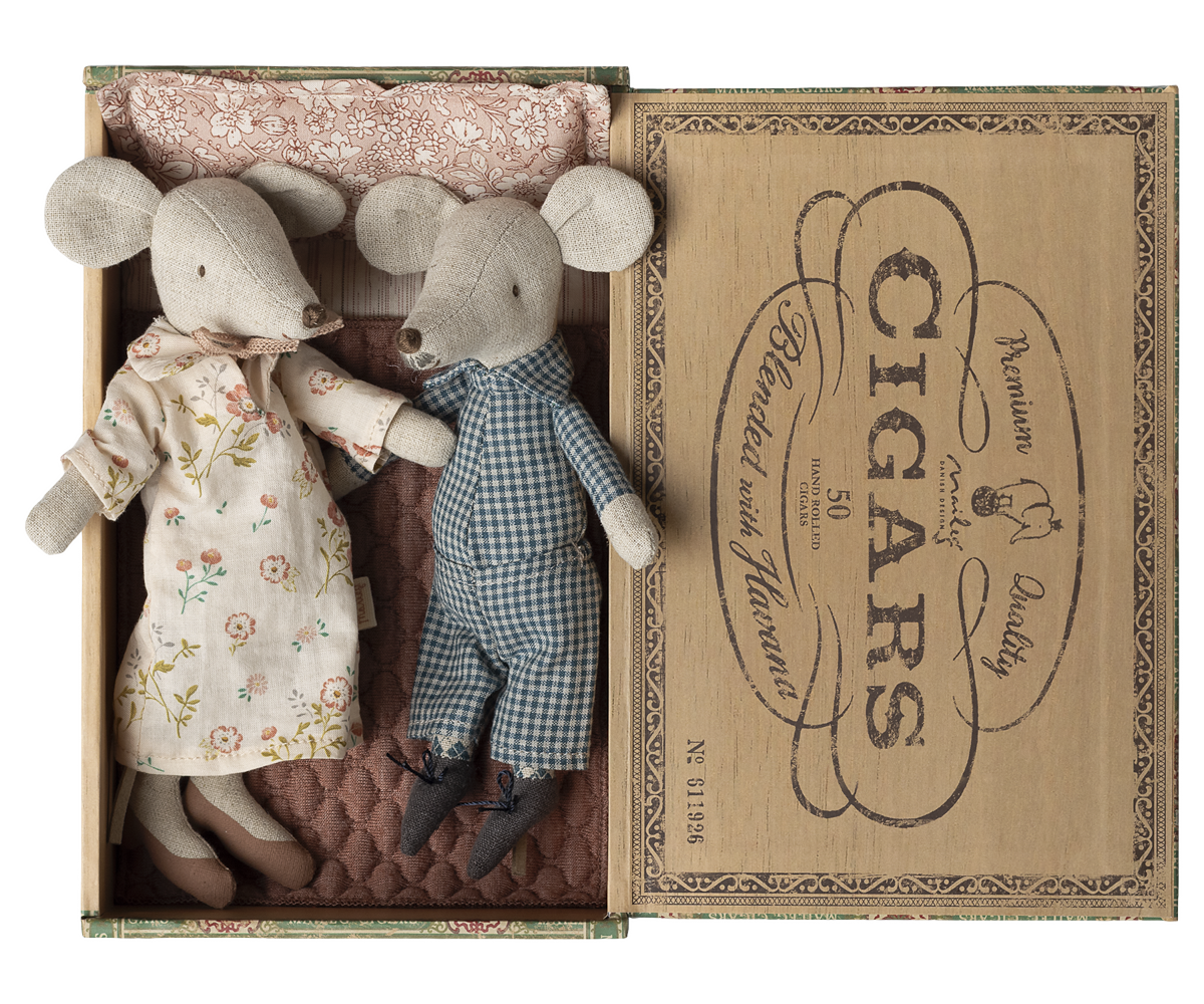 Oma & Opa Maus in Zigarrenschachtel
