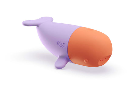 Squeezi Wal aus weichem Silikon als Badespielzeug für Kinder zum Zusammendrücken und Wasserspritzen.