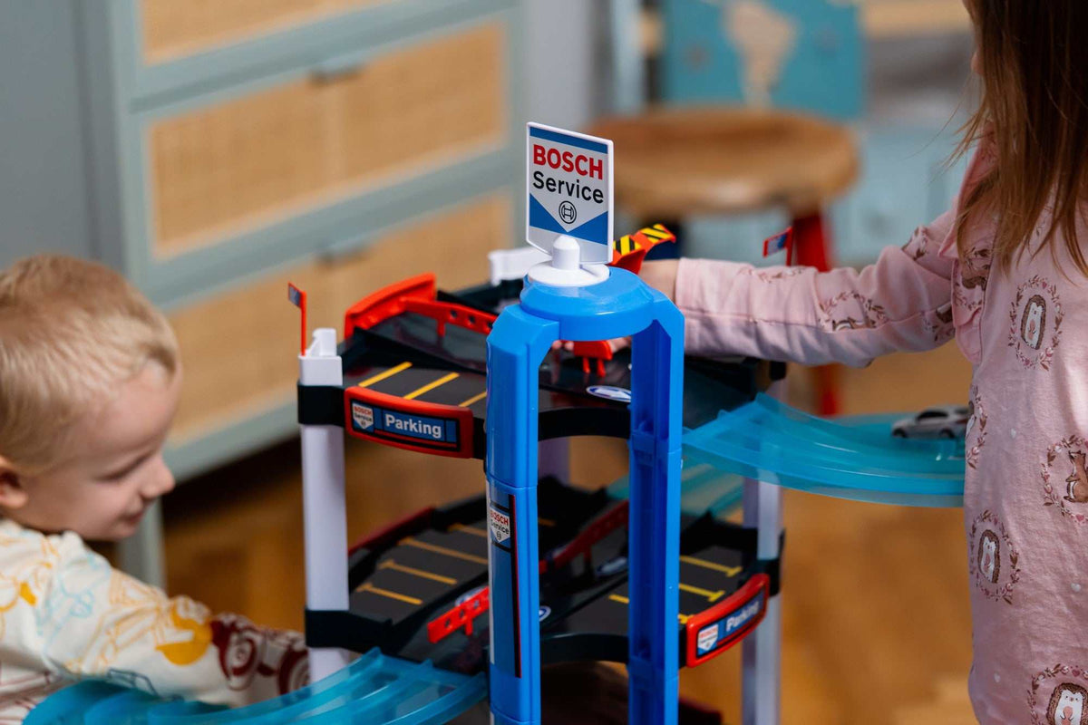 Bosch Car Service Parkhaus mit 5 Ebenen