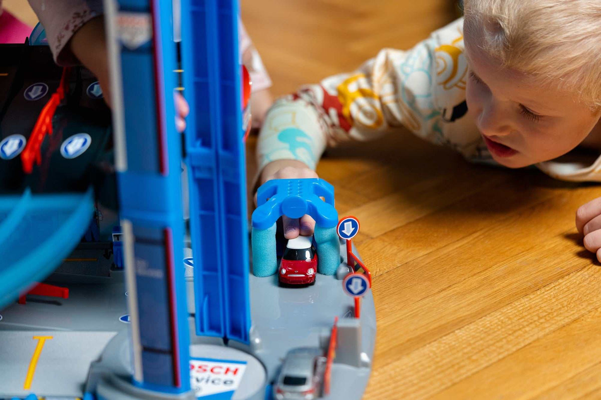Bosch Car Service Parkhaus mit 5 Ebenen
