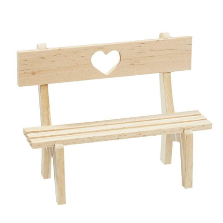Kleiner Wichtel sitzt auf skandinavischer Wichtel Holzbank mit Herz, dekorative Miniatur für Weihnachten