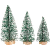 Drei kleine Wichtel Weihnachtsbäume aus Nylon-Borsten und Draht in verschiedenen Größen mit Holzständern für weihnachtliche Miniaturlandschaften