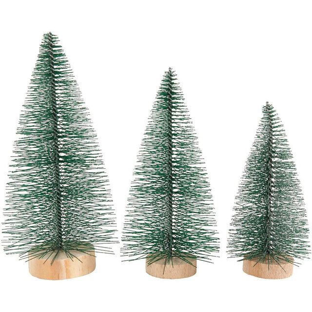 Drei kleine Wichtel Weihnachtsbäume aus Nylon-Borsten und Draht in verschiedenen Größen mit Holzständern für weihnachtliche Miniaturlandschaften