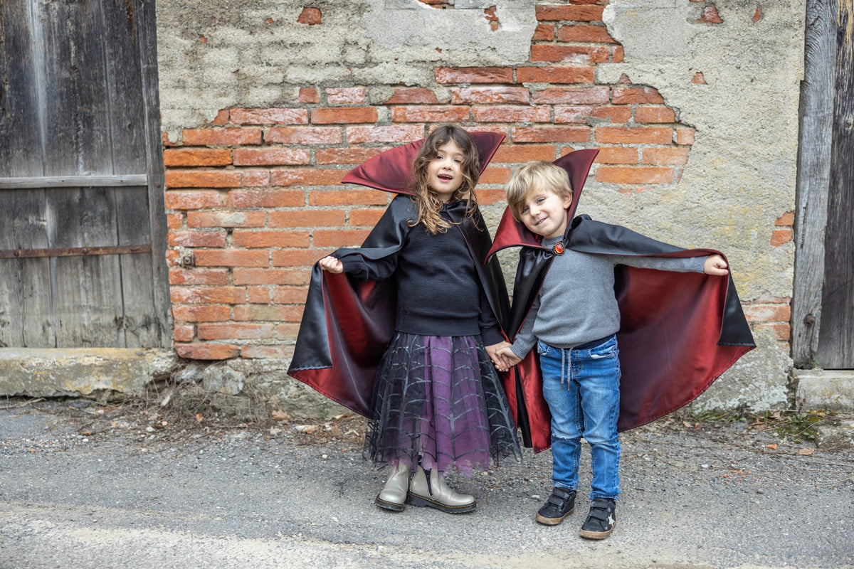 Vampirumhang mit Stehkragen 7-8 Jahre