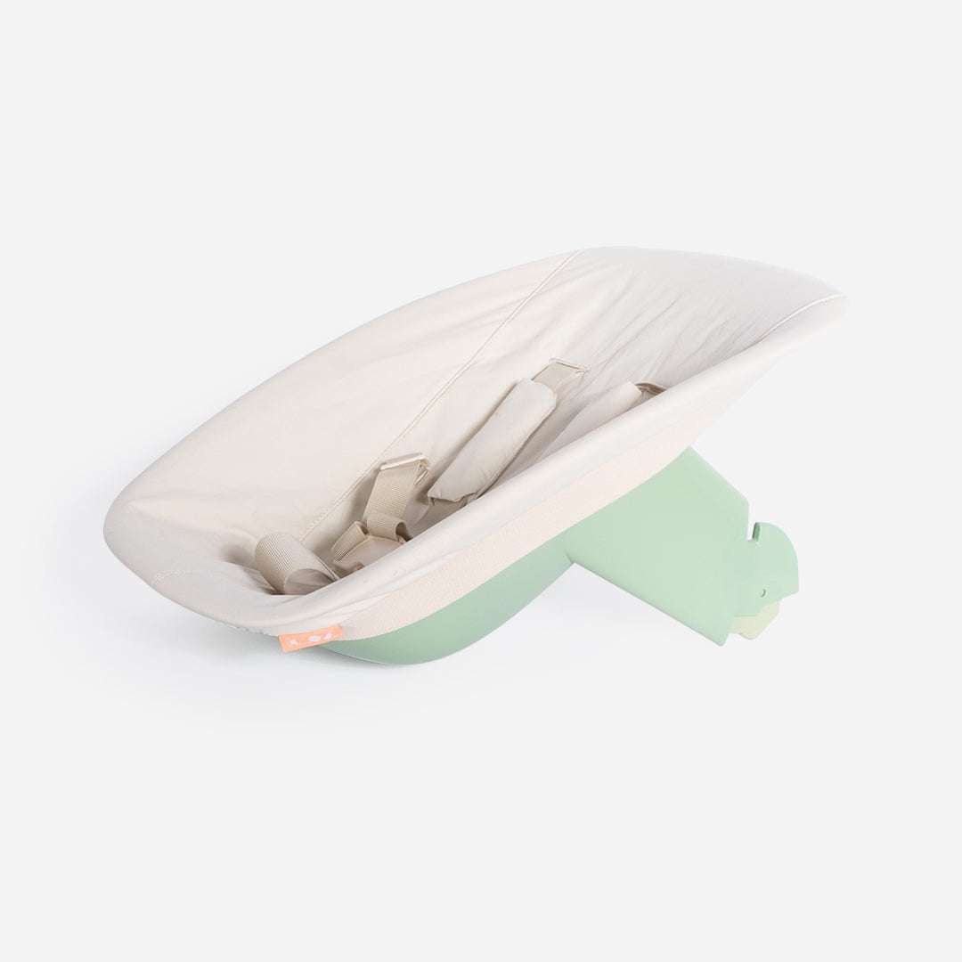 Klapp Babysitz aus recyceltem Kunststoff für Neugeborene bis 9 kg mit 5-Punkt-Gurt und gepolstertem Kissen