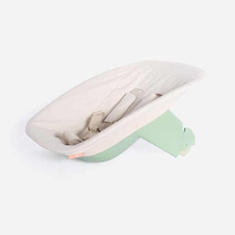 Klapp Babysitz aus recyceltem Kunststoff für Neugeborene bis 9 kg mit 5-Punkt-Gurt und gepolstertem Kissen