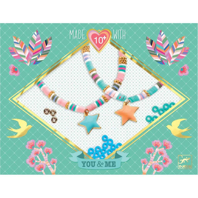 Schmuck basteln Set mit Perlen und Charms für Armbänder in glänzender Djeco Schachtel