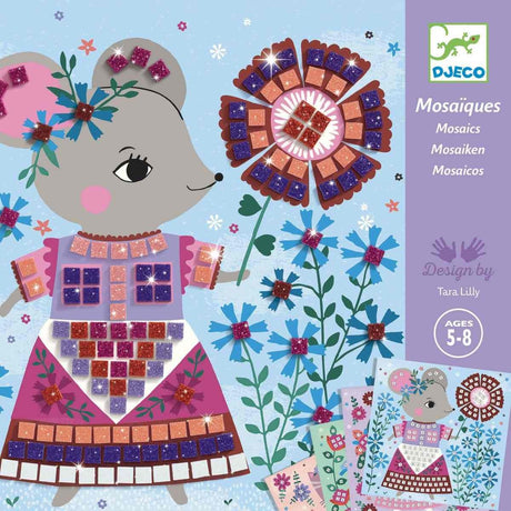 Kind lernt Mosaike mit bunten Moosgummi-Quadraten bei Djeco Kreativbox