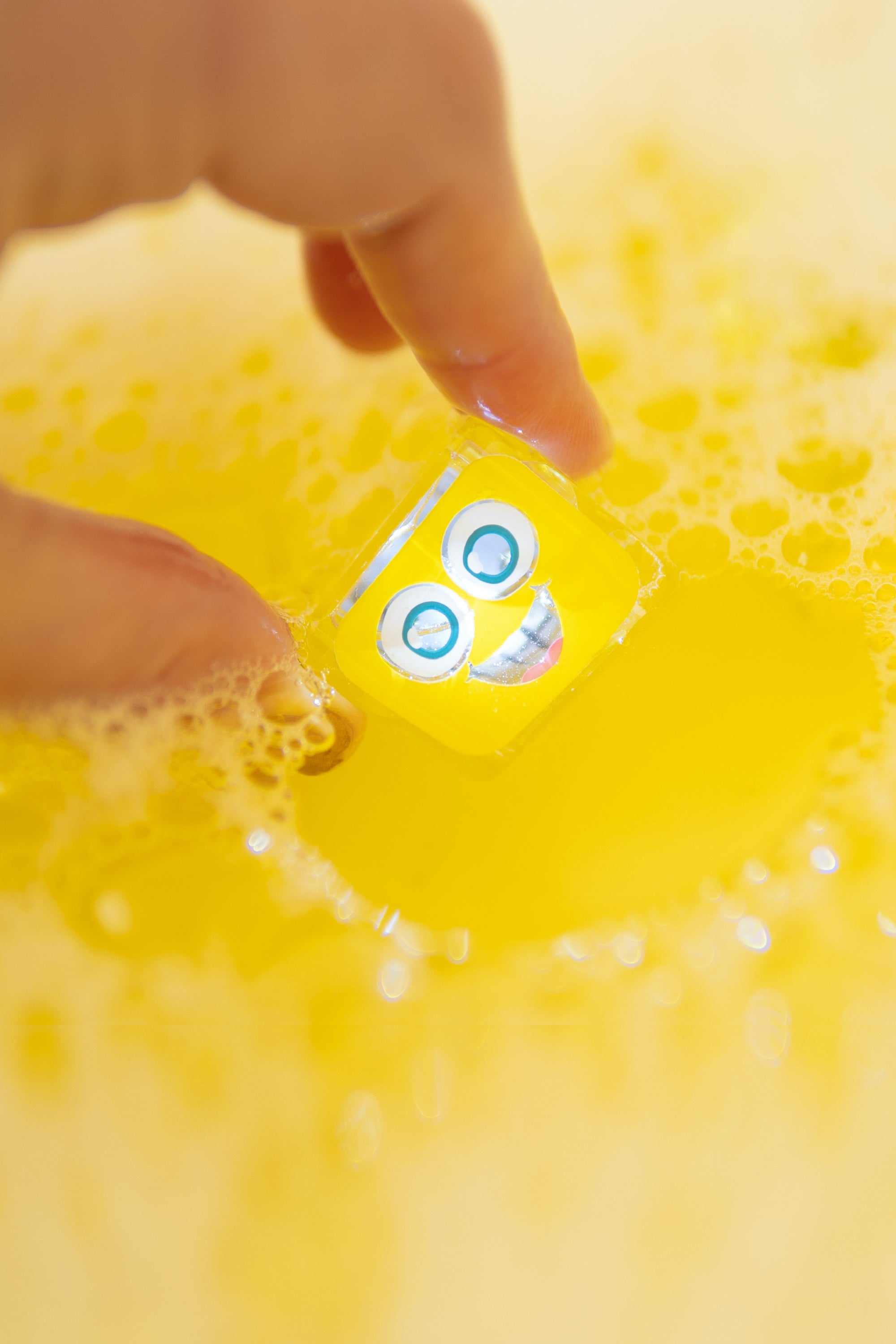Leuchtende Badewürfel 4 Stück/ gelb