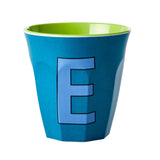 Buchstabenbecher E aus Melamin mit Alphabet-Print, 250 ml, spülmaschinengeeignet, BPA-frei