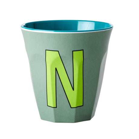 Melaminbecher with alphabet letter print for personalized use, 9cm height and diameter, dishwasher safe