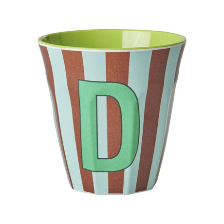 Buchstabenbecher D Melaminbecher 250 ml mit Buchstaben-Print und 9 cm Höhe