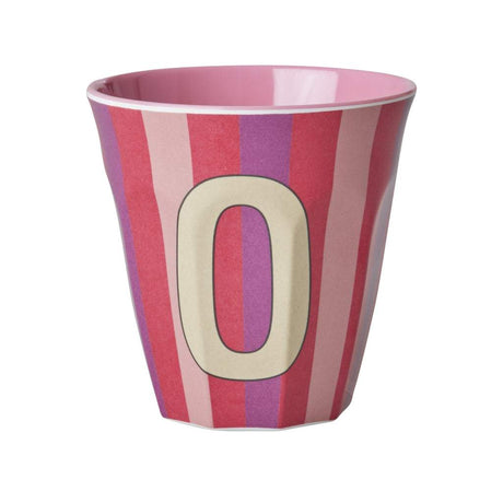 Buchstabenbecher O Melaminbecher 250 ml mit Alphabet-Print und personalisierbarem Design