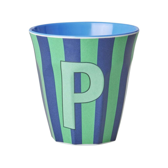 Buchstabenbecher P 250 ml Melaminbecher mit Buchstaben-Print ideal für Getränke und Stifte