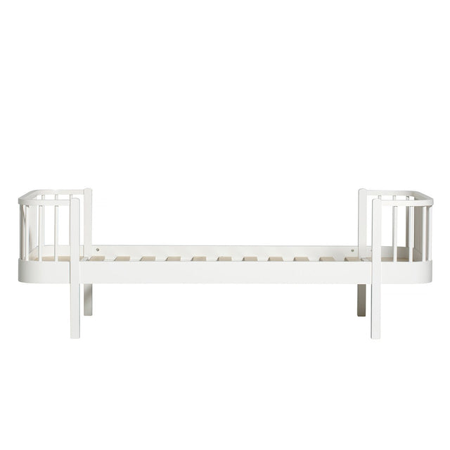 Modern weißes Wood Einzelbett 90x200 cm von Oliver Furniture mit klassischem Design