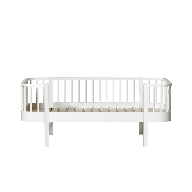 Weißes Wood Junior Bettsofa 90x160 cm im nordischen Design mit abgerundeten Ecken und Rückenlehne