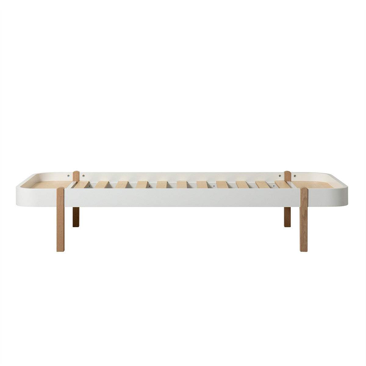 Wood Lounger Bett 90x200 weiß/Eiche im Kinderzimmer, stilvolles, zeitloses Design, gemütliches Tagesbett