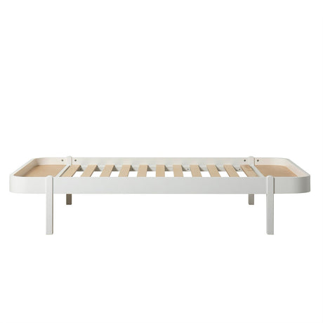 Weißer Wood Lounger Bett 120x200 cm mit abgerundeten Ecken und zeitlosem Design