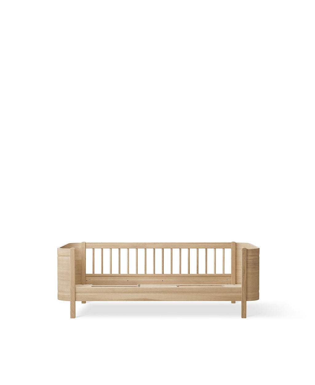 Wood Mini+ Juniorbett aus weiß geölter massiver Eiche im skandinavischen Design für Kinderzimmer