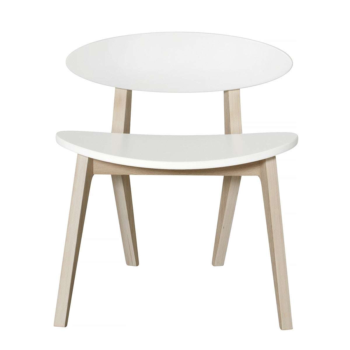 Wood PingPong Stuhl aus nordischem Eichenholz mit weißem nordischem Design und geölten Eichenbeinen.