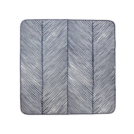 Tragbare Spielmatte Pretty Practical in charcoal grey and black with bio-cotton top layer and water-resistant coating