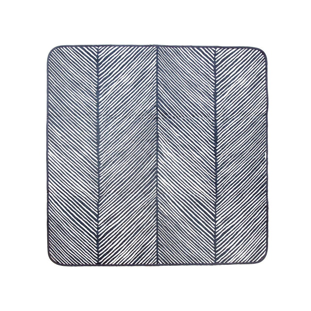 Tragbare Spielmatte Pretty Practical in charcoal grey and black with bio-cotton top layer and water-resistant coating